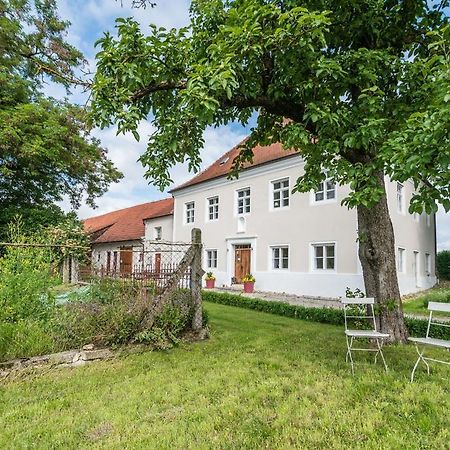 Historischer Pfarrhof Niederleierndorf Langquaid Екстериор снимка