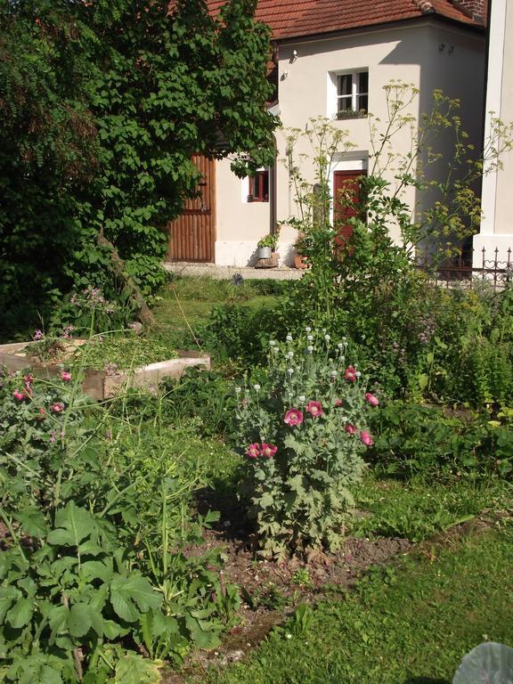 Historischer Pfarrhof Niederleierndorf Langquaid Екстериор снимка
