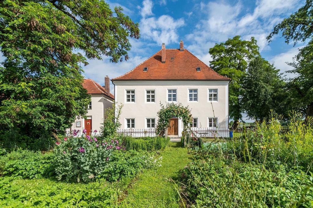 Historischer Pfarrhof Niederleierndorf Langquaid Екстериор снимка